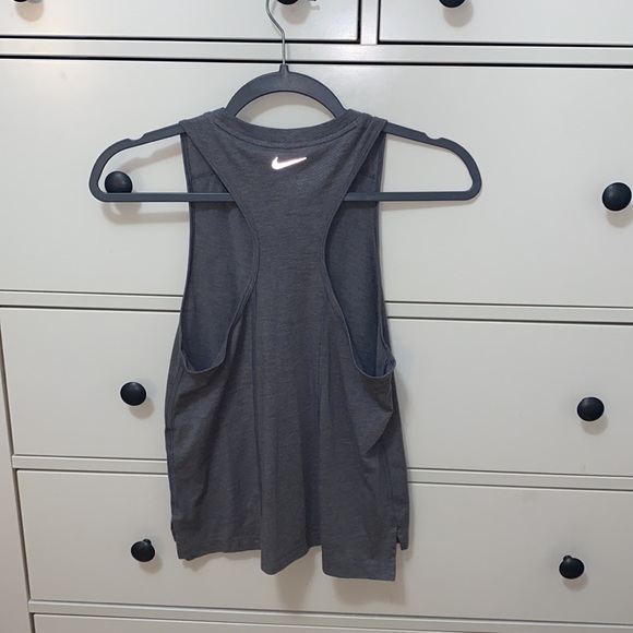 nike bundle: 3 tanks, 2 shorts - Picture 2 of 11